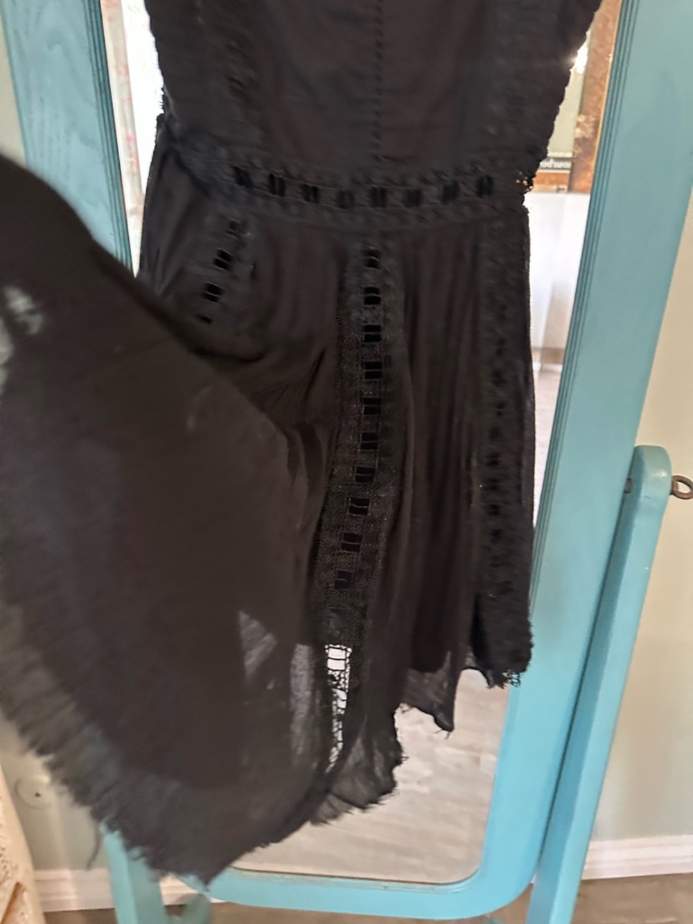 Elegant Black Lace Trim Midi Dress - Women - Picture 5 of 7